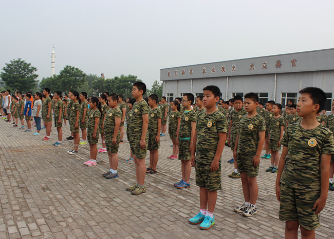 軍事夏令營如何引導(dǎo)正確關(guān)愛孩子？